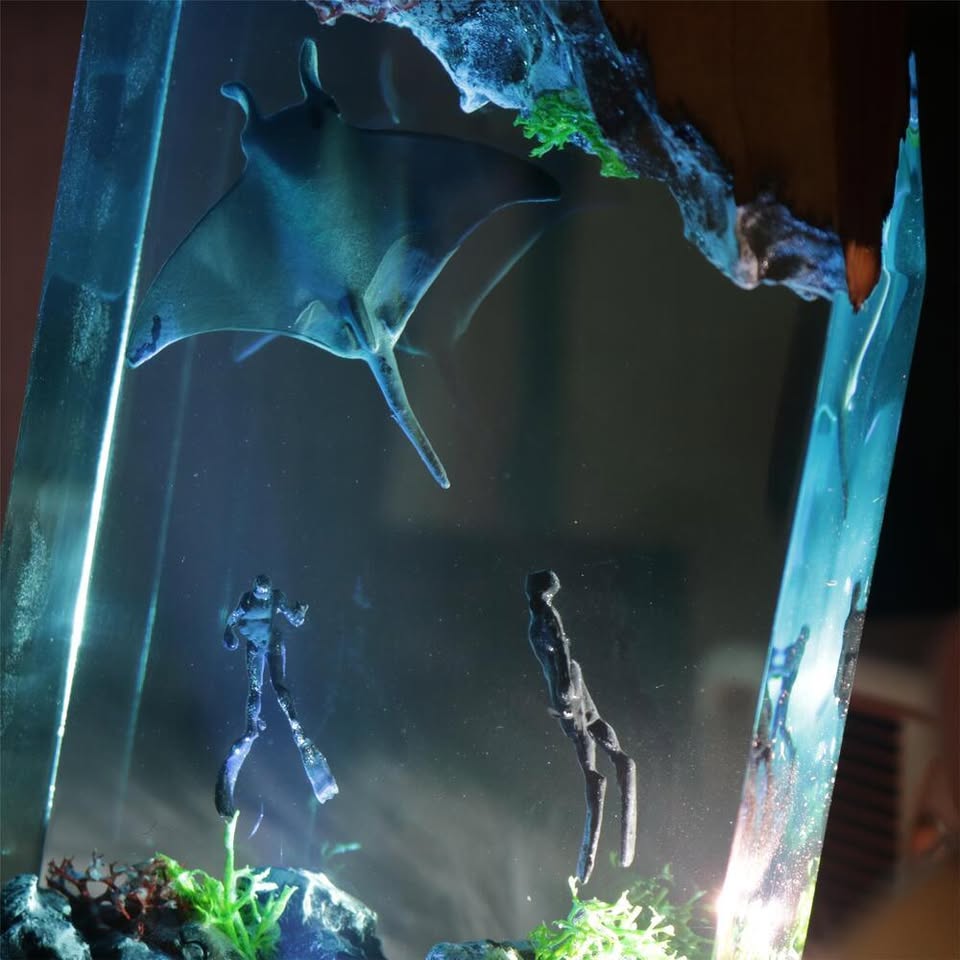 Manta ray,  diver, wood sculpture, epoxy resin lamp （ Best Gift 🎁 ）