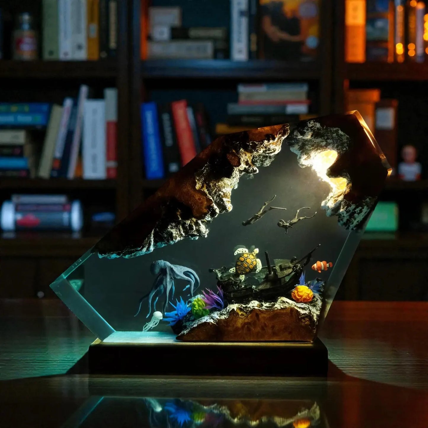 Handmade Resin Ocean Lamp, Octopus Divers Diorama, Wood Base Night Light（ Best Gift 🎁 ）