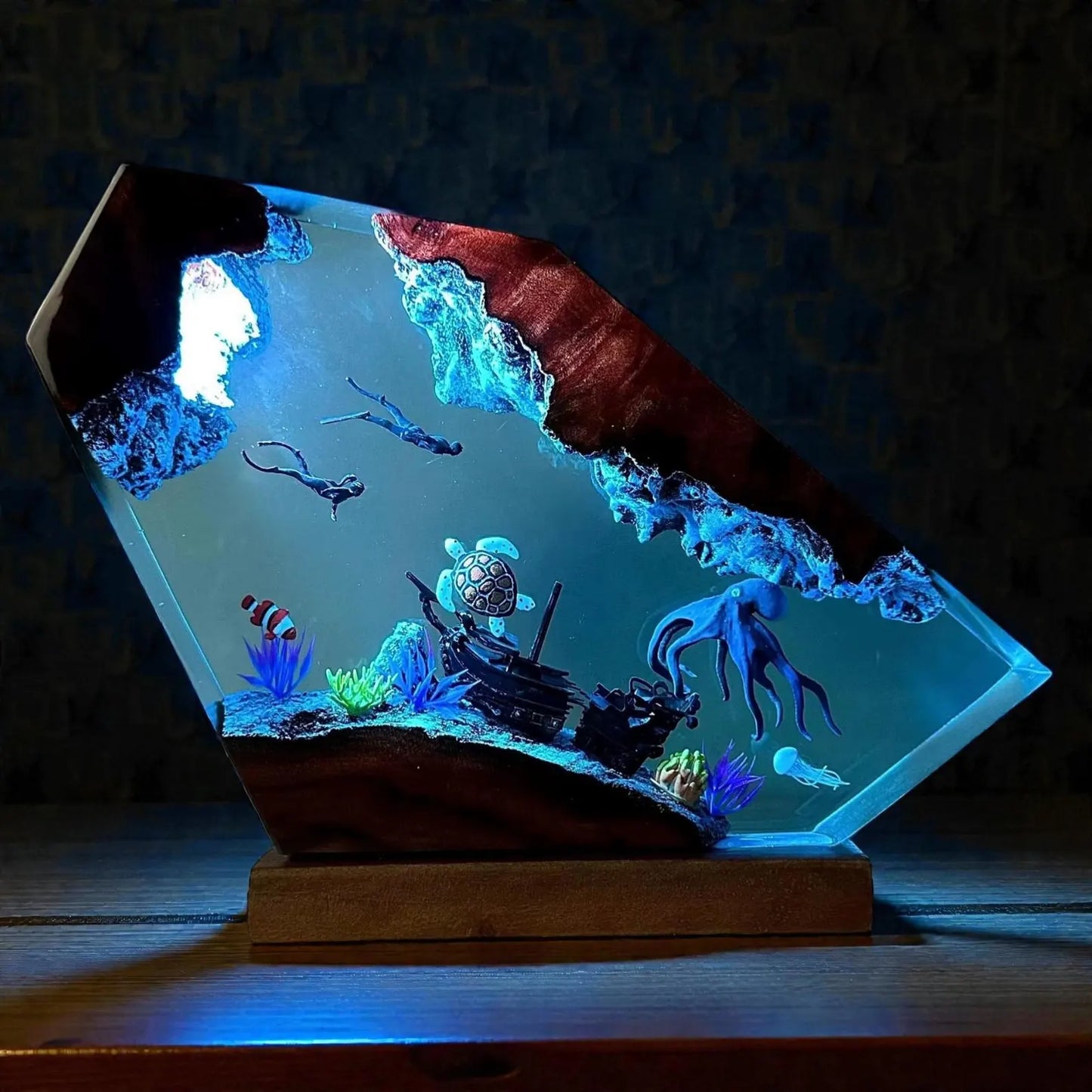 Handmade Resin Ocean Lamp, Octopus Divers Diorama, Wood Base Night Light（ Best Gift 🎁 ）