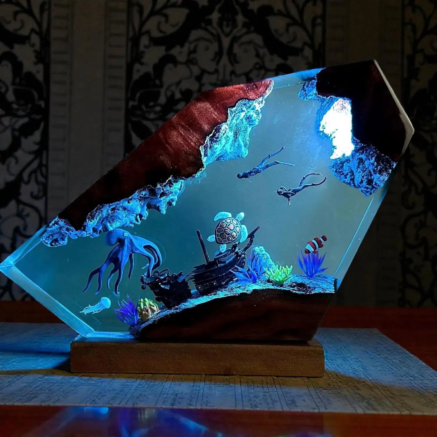 Handmade Resin Ocean Lamp, Octopus Divers Diorama, Wood Base Night Light（ Best Gift 🎁 ）