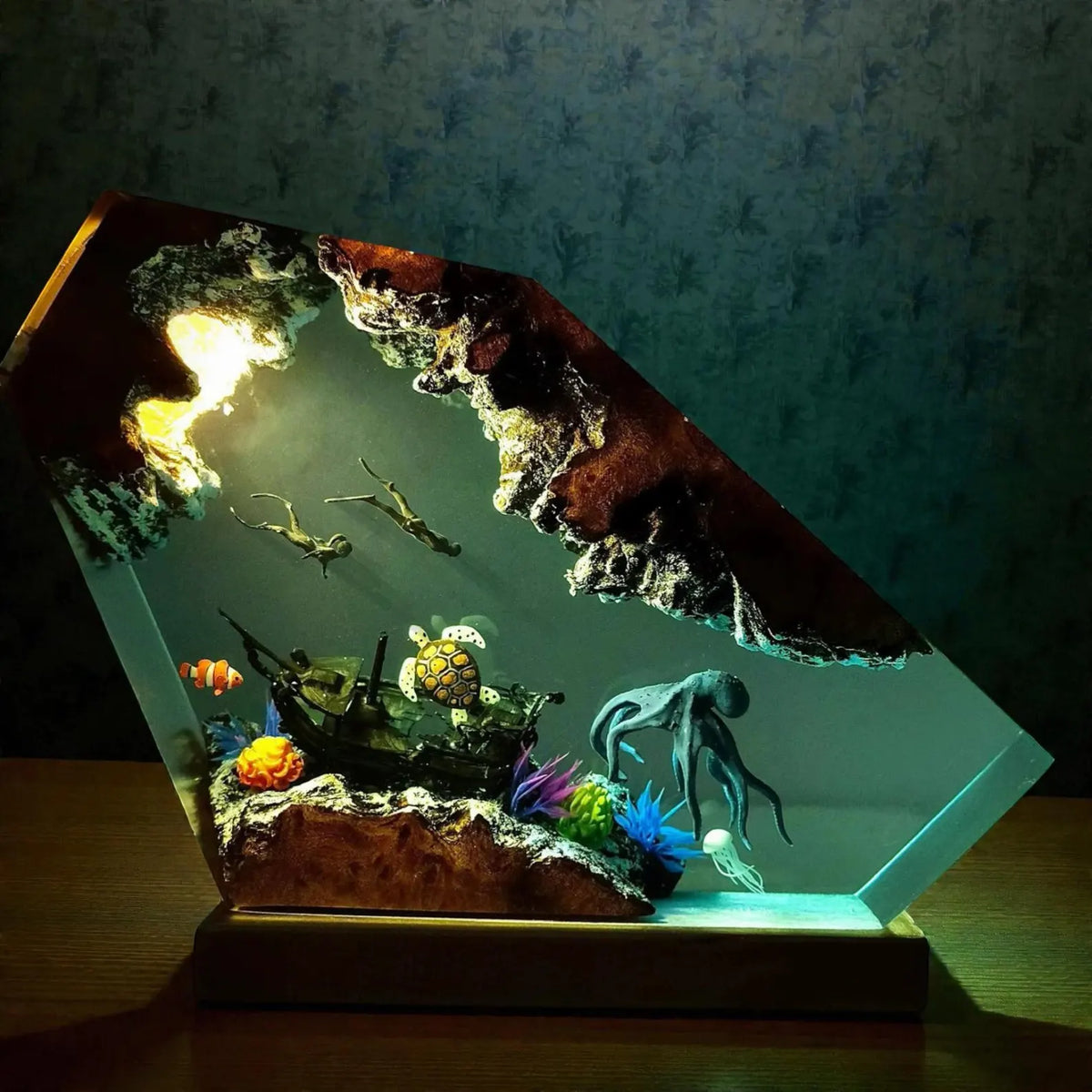 Handmade Resin Ocean Lamp, Octopus Divers Diorama, Wood Base Night Light（ Best Gift 🎁 ）