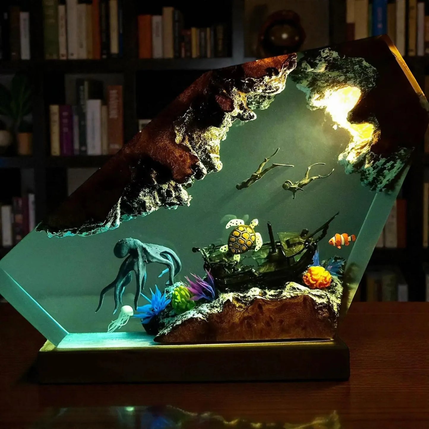 Handmade Resin Ocean Lamp, Octopus Divers Diorama, Wood Base Night Light（ Best Gift 🎁 ）